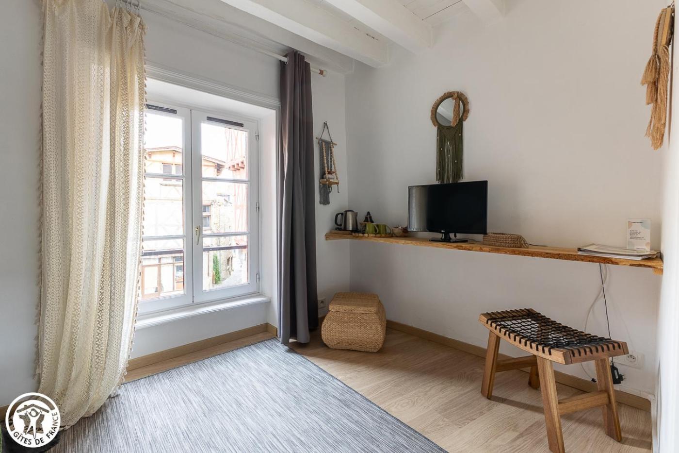 Le Logis D'Hestia Apartment Billom Exterior foto